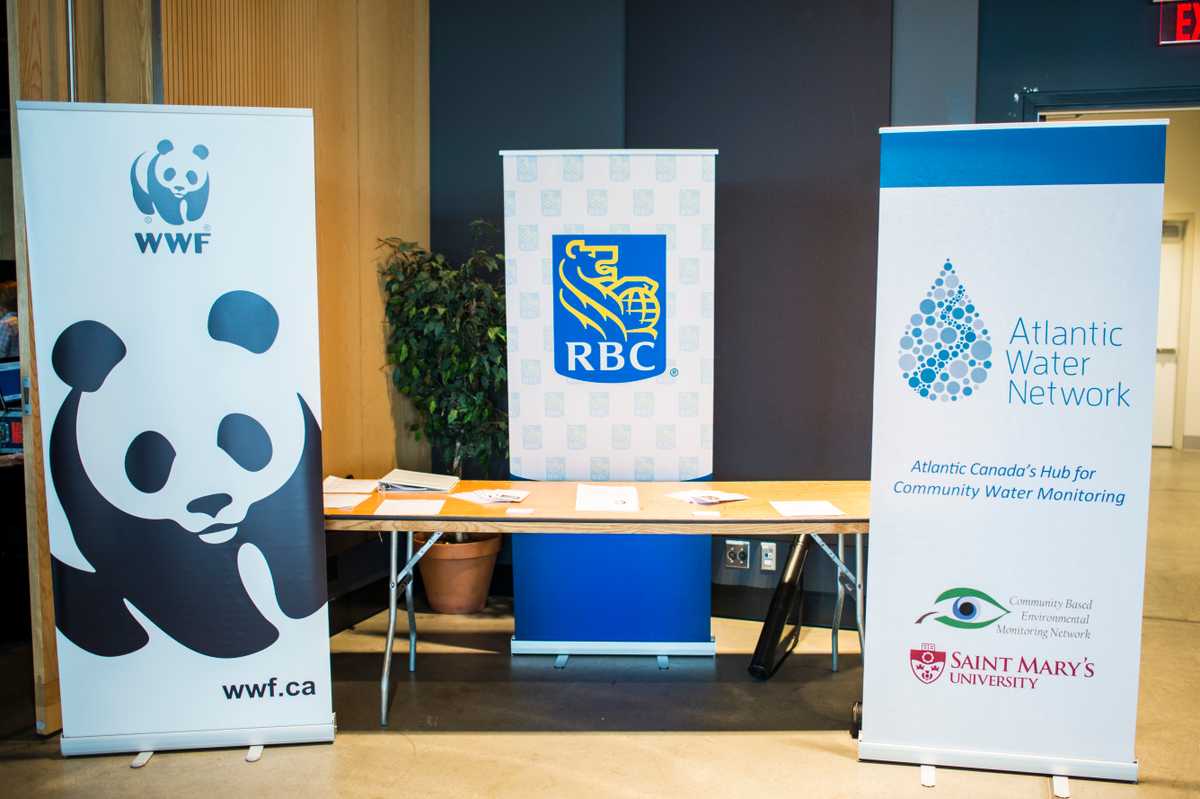 Trois porte-bannières exposés WWF, RBC, Atlantic Water Network