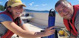 A woman and a man displaying a temperature probe --- Une femme et un homme affichant une sonde de température